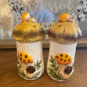 Vintage 1976 MERRY MUSHROOM Salt & Pepper Shaker